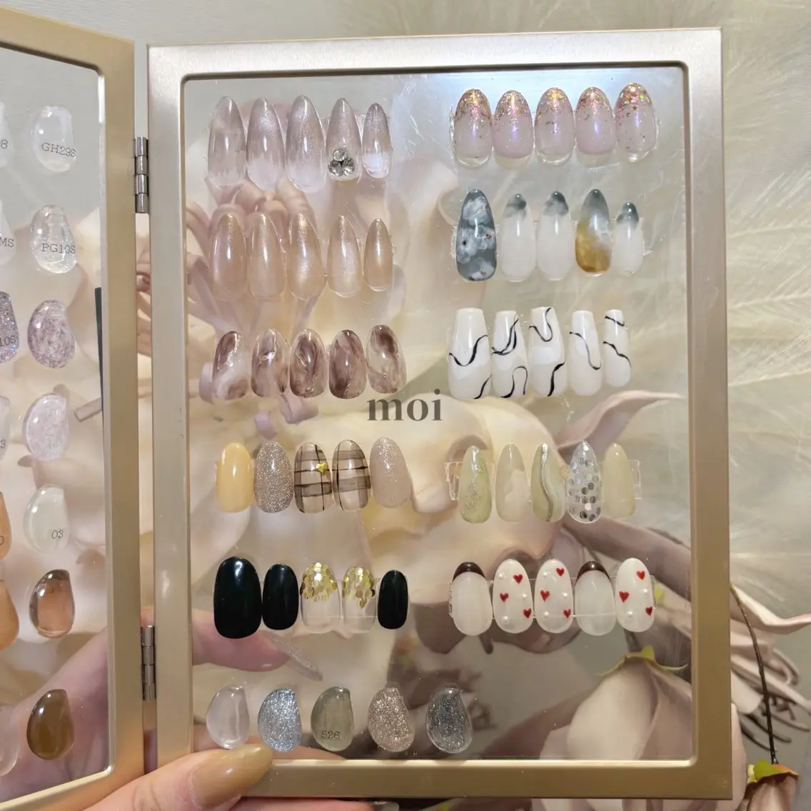 ネイル moi nail ˙⋆.˚のネイルデザイン
