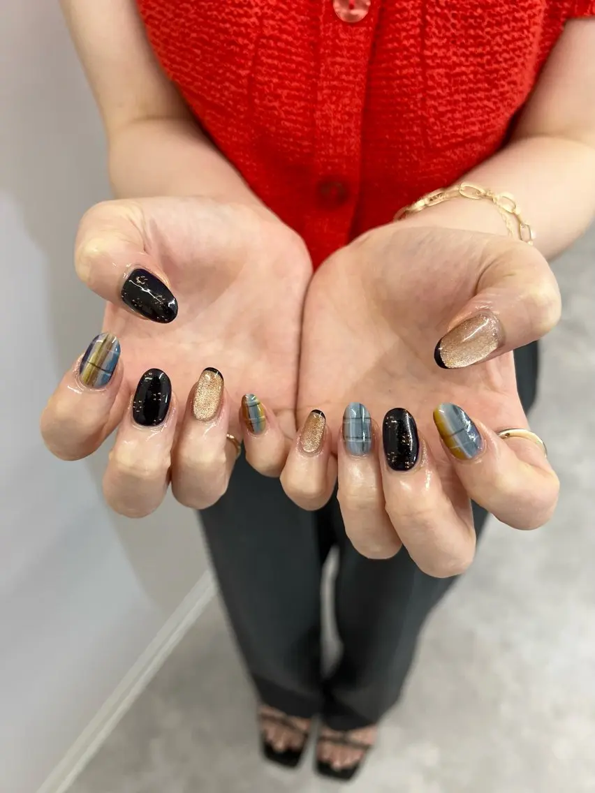 ネイル ブルー ジェルネイル ゴールド マグネットネイル ネイビー ハンドネイル ハンドケア Bana_ Nailのネイルデザイン