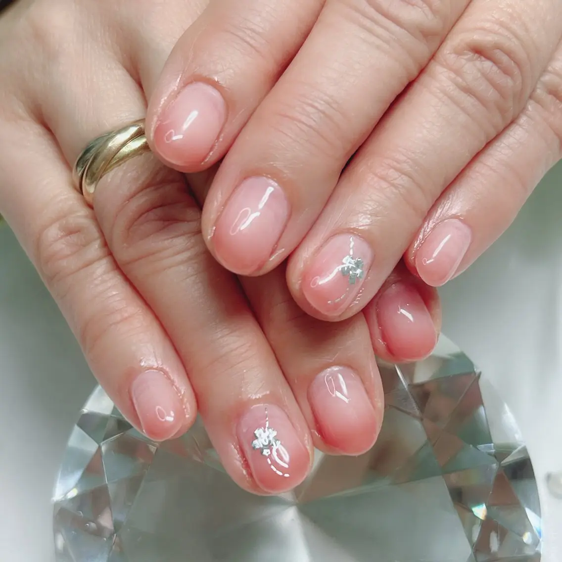 ネイル オーロラネイル ミラーネイル オフィスネイル ワンカラーネイル シンプルネイル ハンドネイル Cute Tips nailのネイルデザイン