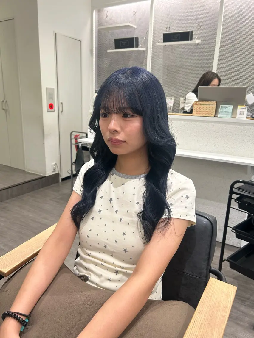 ロング カラー ヘアアレンジ 黒髪 ブルーカラー ブルーブラック 似合わせカット ヘアカラー トリートメント cocotte 💟草間紫音💟のヘアスタイル