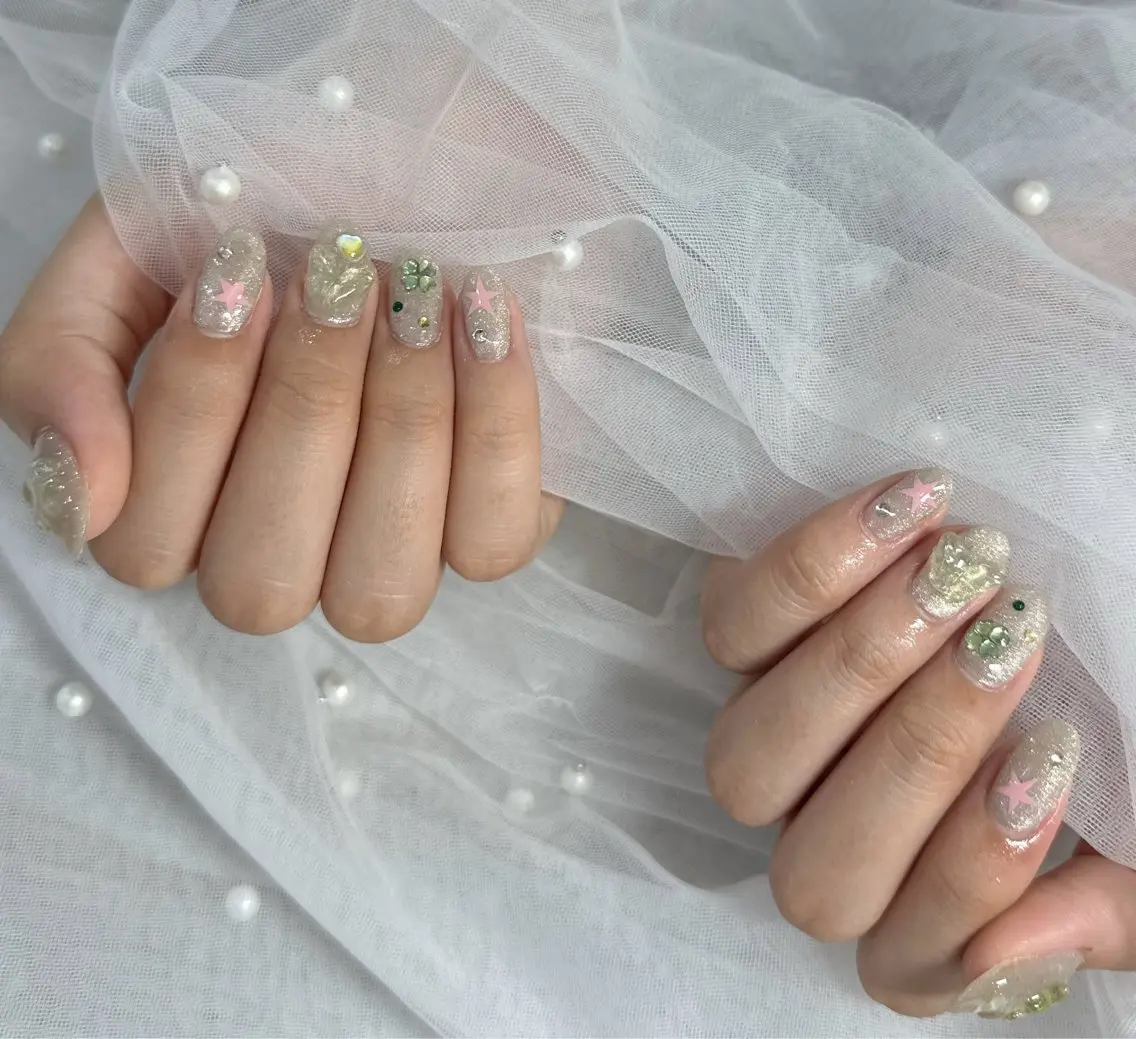 ネイル ハンドネイル フットネイル LAVISH nanamiのネイルデザイン
