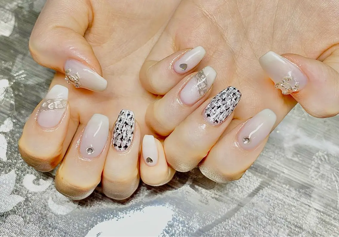 ネイル ハンドネイル I-nailロング /ワンホン/キラキラのネイルデザイン