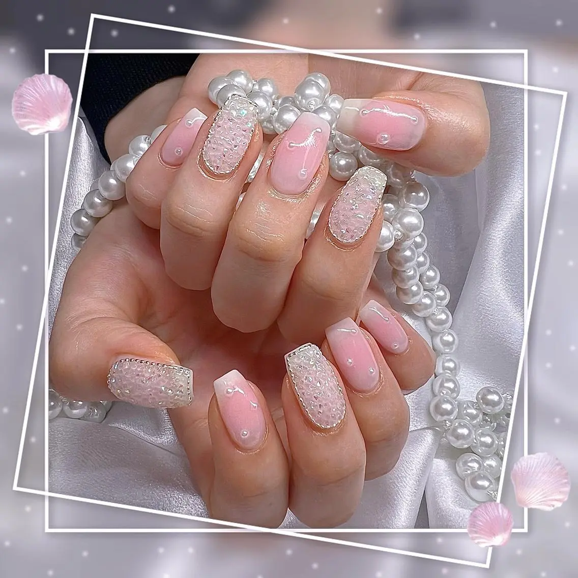 ネイル フレンチネイル キラキラネイル 韓国ネイル マグネットネイル マグネットフレンチ ハンドネイル ハンドケア Chill Nailsalonのネイルデザイン