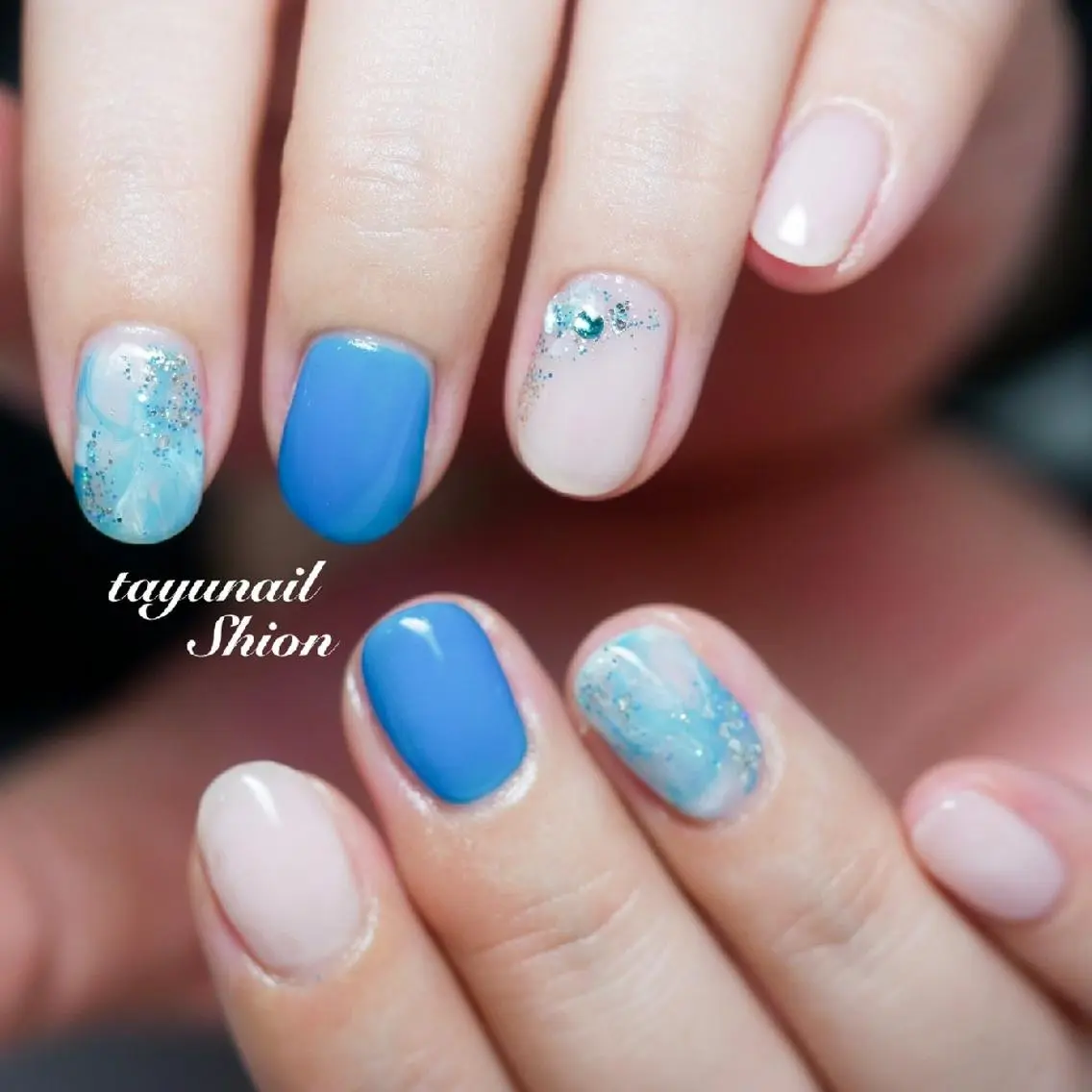 ネイル ブルー ジェルネイル パラジェル 夏ネイル ホワイト ネイルサロン 【たゆnail】のネイルデザイン