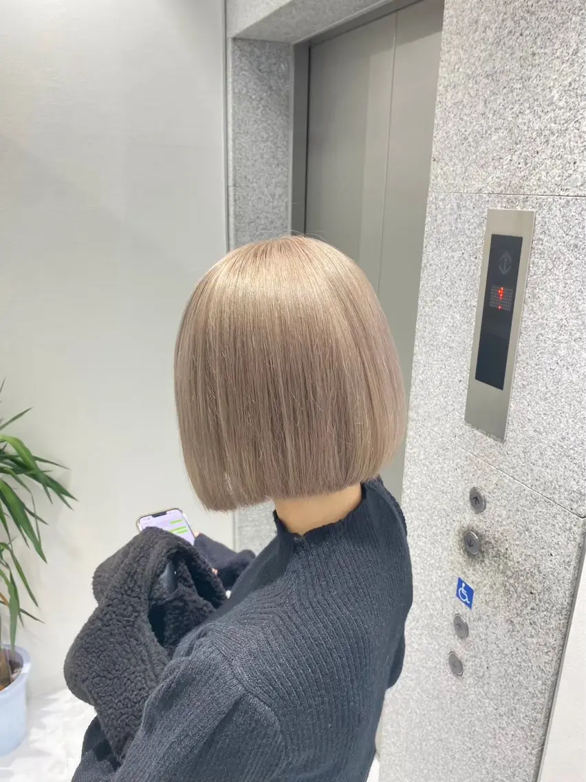 ショート カラー ヘアアレンジ 🫧モテる💗ダメー ジレスハイトーン🫧のヘアスタイル