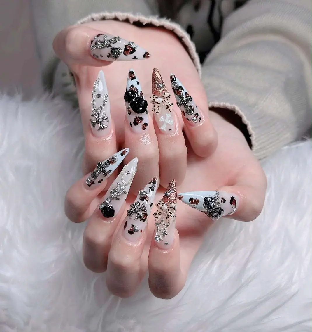 ネイル チークネイル フレンチネイル キラキラネイル 韓国ネイル マグネットネイル ハンドネイル Buruberii hbaby nailのネイルデザイン