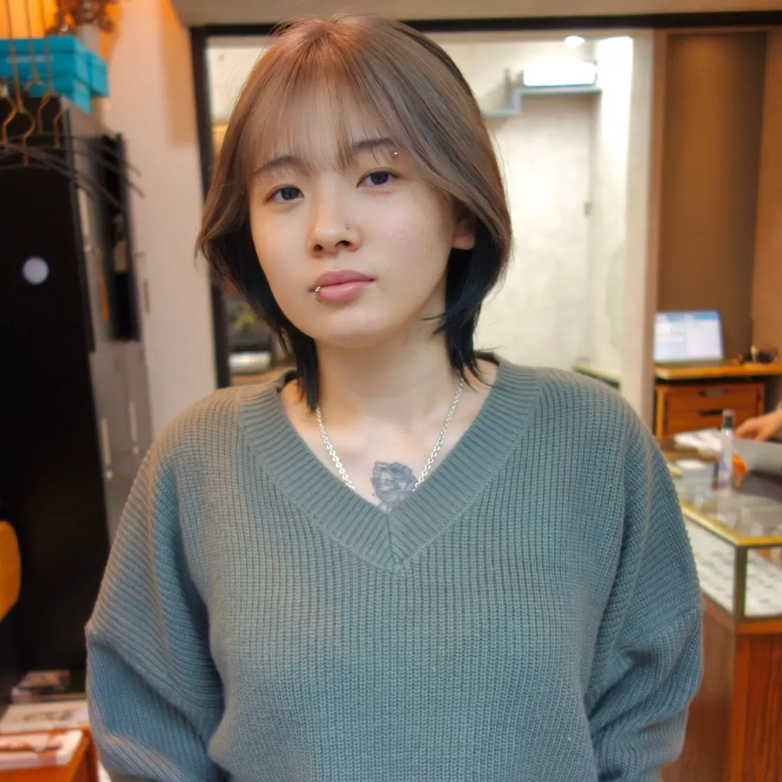 ショート カラー デザインカラー ダウンパーマ 【sity.ザイク】のヘアスタイル