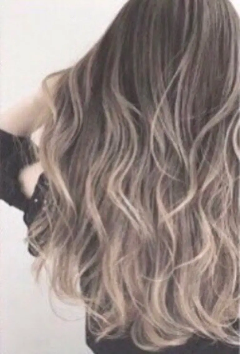 セミロング カラー バレイヤージュ ブリーチ ケアブリーチ ダブルカラー ハイライトカラー ヘアカラー memento 斎藤大覚のヘアスタイル