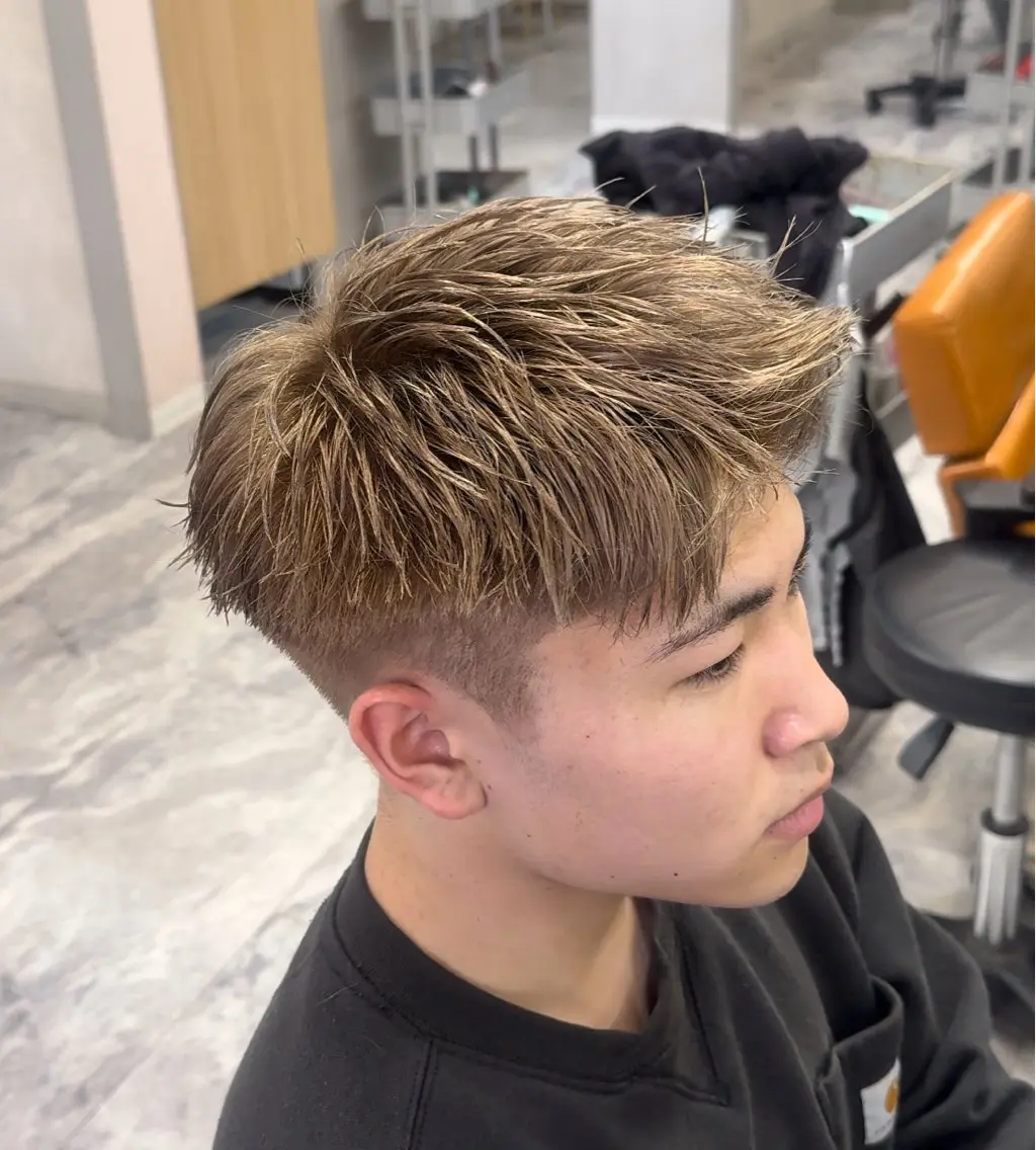カラー メンズ メンズブリーチ メンズパーマ スパイキーショート ベージュカラー ブリーチ ヘアカラー ニュアンスパーマ/ メンズパーマ/いつきのヘアスタイル