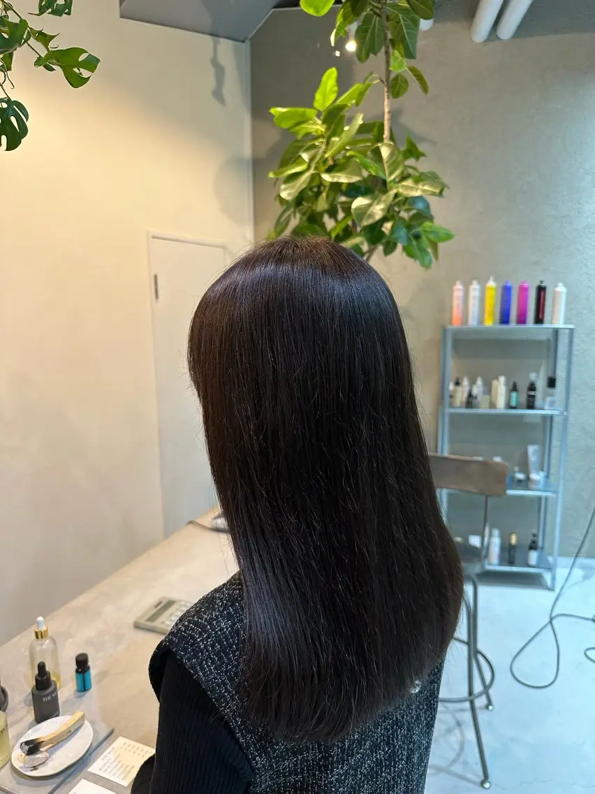 セミロング カラー Shiro RENのヘアスタイル
