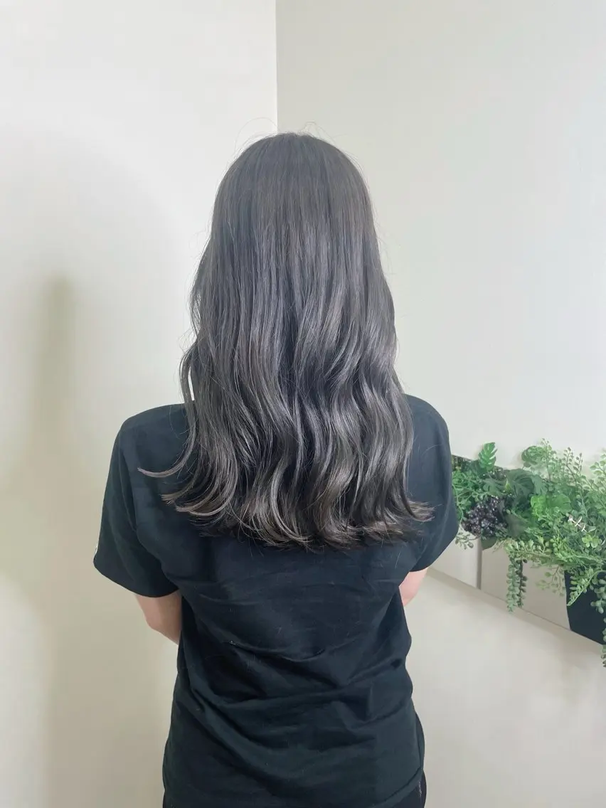 セミロング カラー 黒髪 透明感カラー グレージュ 尾崎 弘和のヘアスタイル