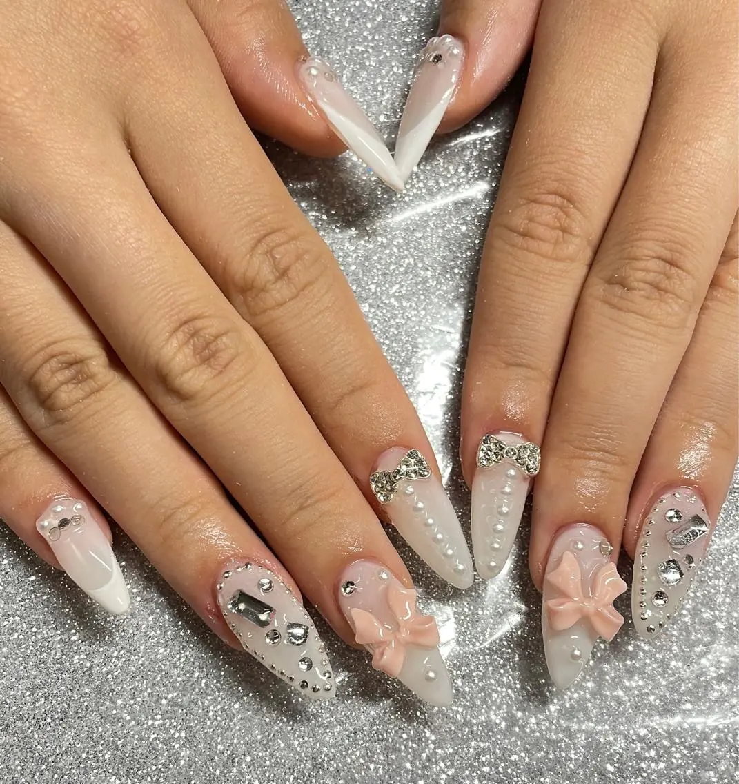 ネイル ハンドネイル VIERU 🌈🎀💖のネイルデザイン