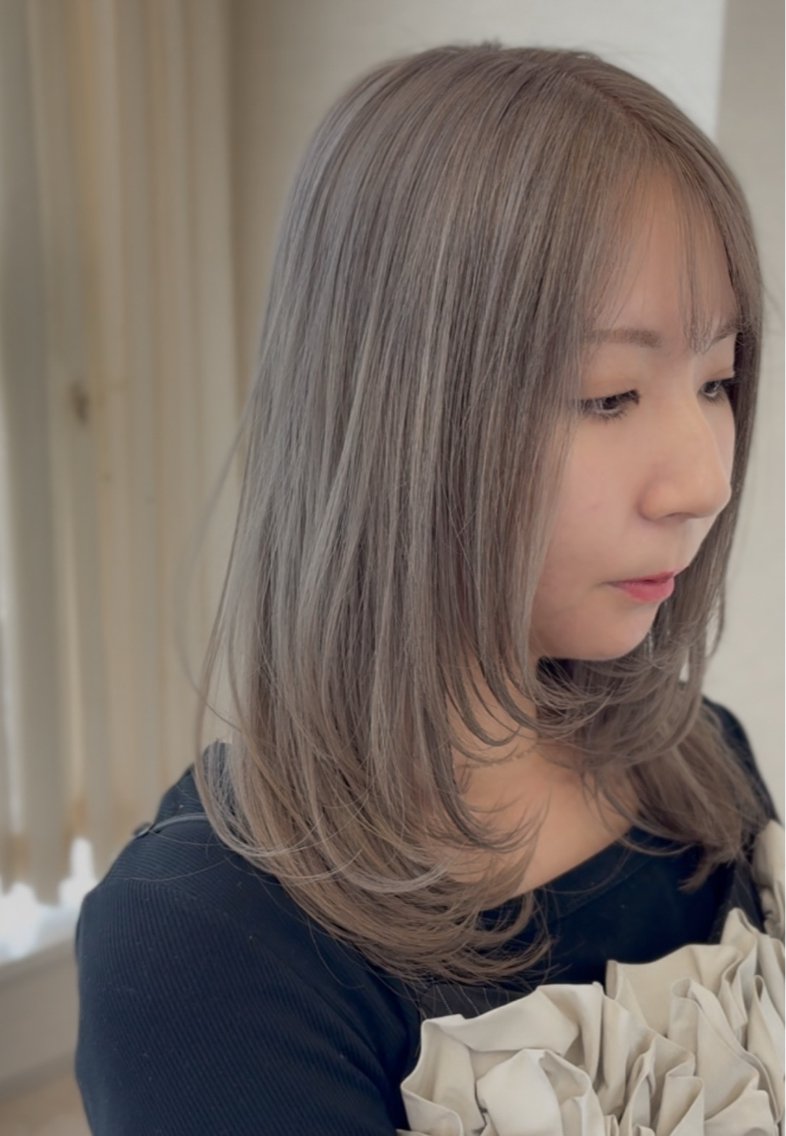 セミロング ヘアカラー 艶感カラー🫧‪三浦 衣織のヘアスタイル
