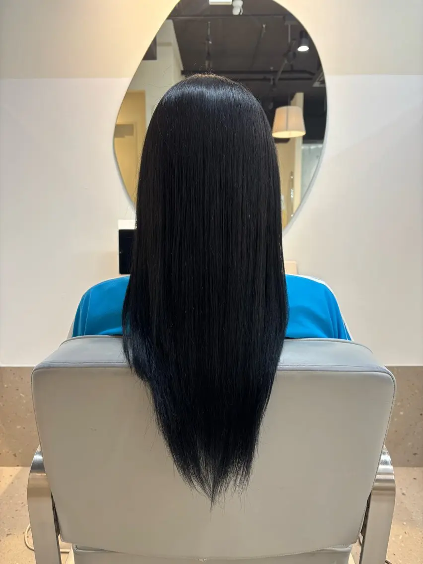カラー 黒髪 ブルーカラー ブルーブラック 透明うる艶カラー🫧 ココロのヘアスタイル