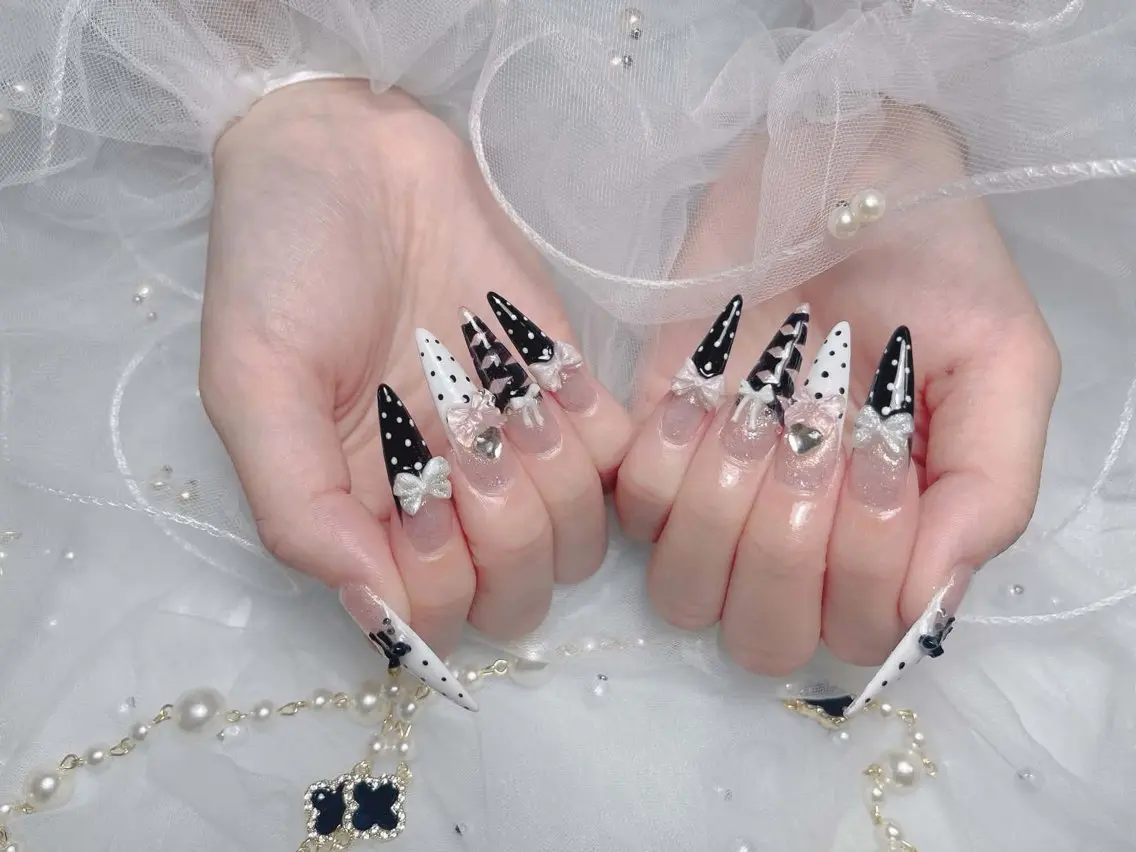 ネイル フレンチネイル キラキラネイル 韓国ネイル シンプルネイル ワンホンネイル ハンドネイル MEI Nailのネイルデザイン