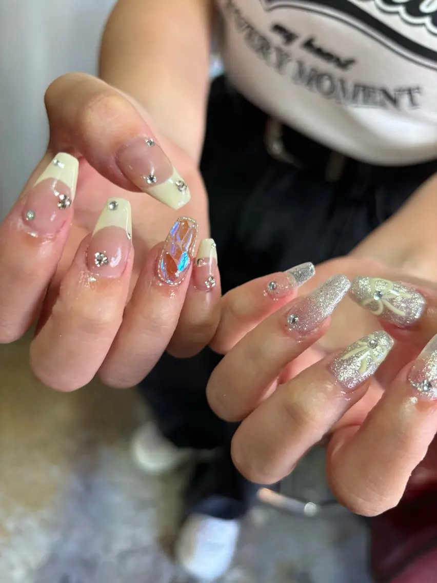 ネイル フレンチネイル ジェルネイル 韓国ネイル ロングネイル ストーンネイル Nailstudio Hulmのネイルデザイン