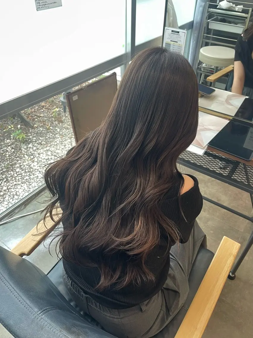 ロング カラー カット ヘアカラー トリートメント 尾﨑 ひよりのヘアスタイル