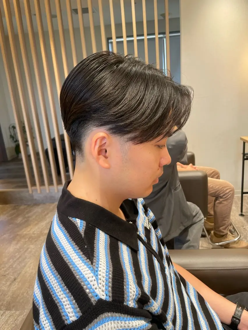 メンズ センターパート カルマパーマ メンズパーマ 匠メンズショート✖️ アップバングNoroのヘアスタイル