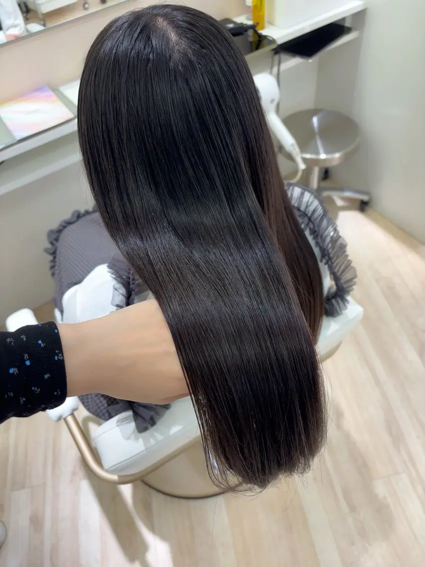 セミロング 縮毛矯正 縮毛矯正 ParveMix 岡本えりかのヘアスタイル