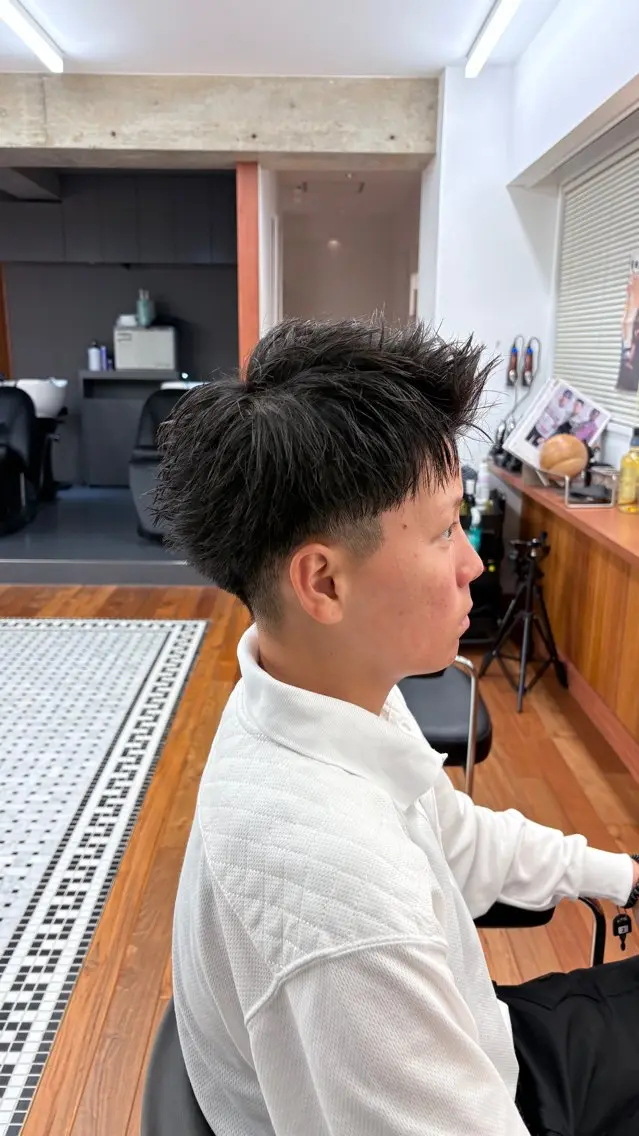ショート メンズ アップバング センターパート スパイキーショート ショートヘア メンズカット 髙橋創のヘアスタイル