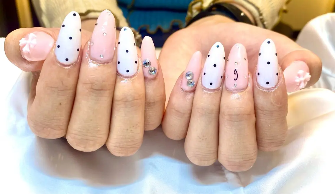 ネイル ドット ピンク ホワイト ハンドネイル Rafinesse Miwaのネイルデザイン