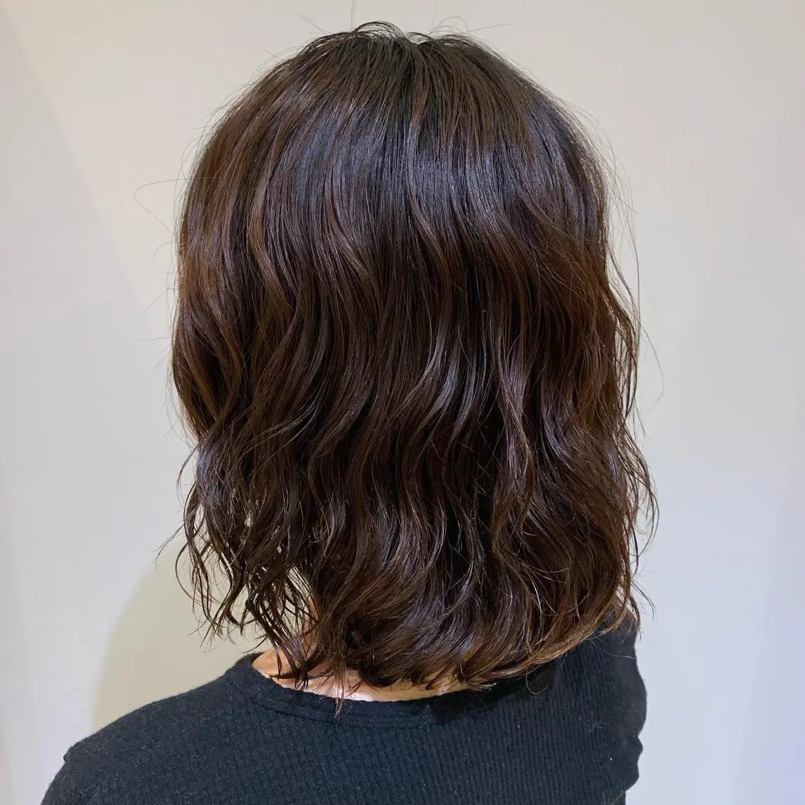 ミディアム カラー パーマ ヘアアレンジ ミディアムパーマ トリートメント 松田 亮葉のヘアスタイル