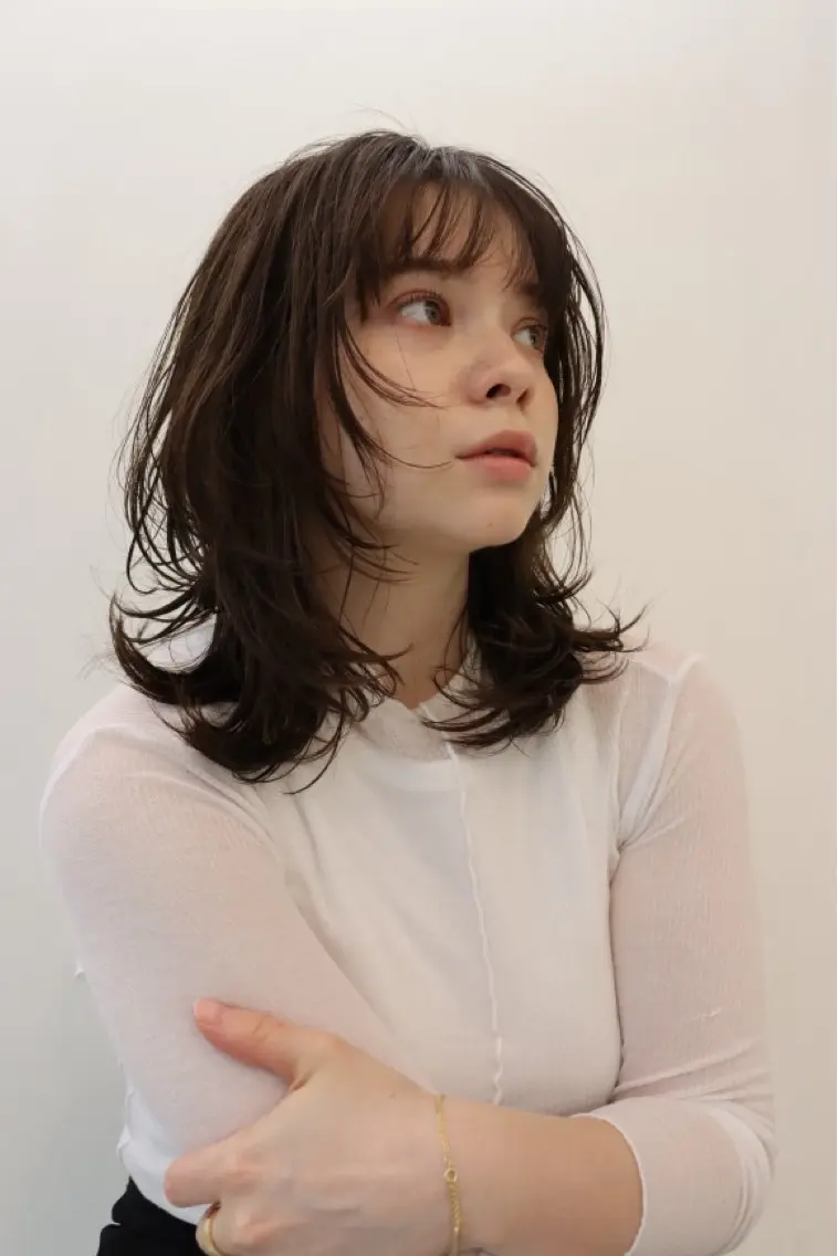 ミディアム パーマ カット パーマ トリートメント コテ巻き風パーマ 藤澤　知彌のヘアスタイル