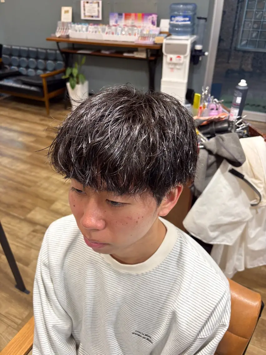 ミディアム パーマ メンズ ミディアムパーマ メンズパーマ カット パーマ 鶴田 将清のヘアスタイル