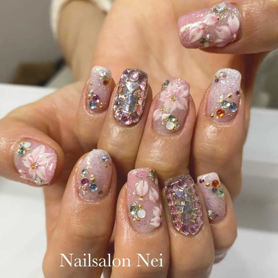 ネイル 桜ネイル キラキラネイル ストーンネイル Nailsalon Ｒ《喜多見3分》のネイルデザイン