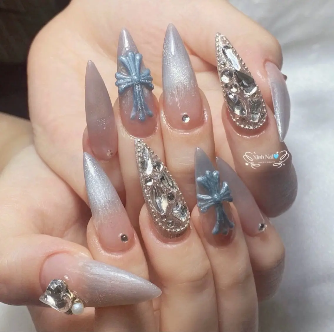 ネイル チークネイル 長さ出し フットネイル ジェルネイル 卒業式 𝓐𝓷𝓻𝓲 XiinhNailのネイルデザイン
