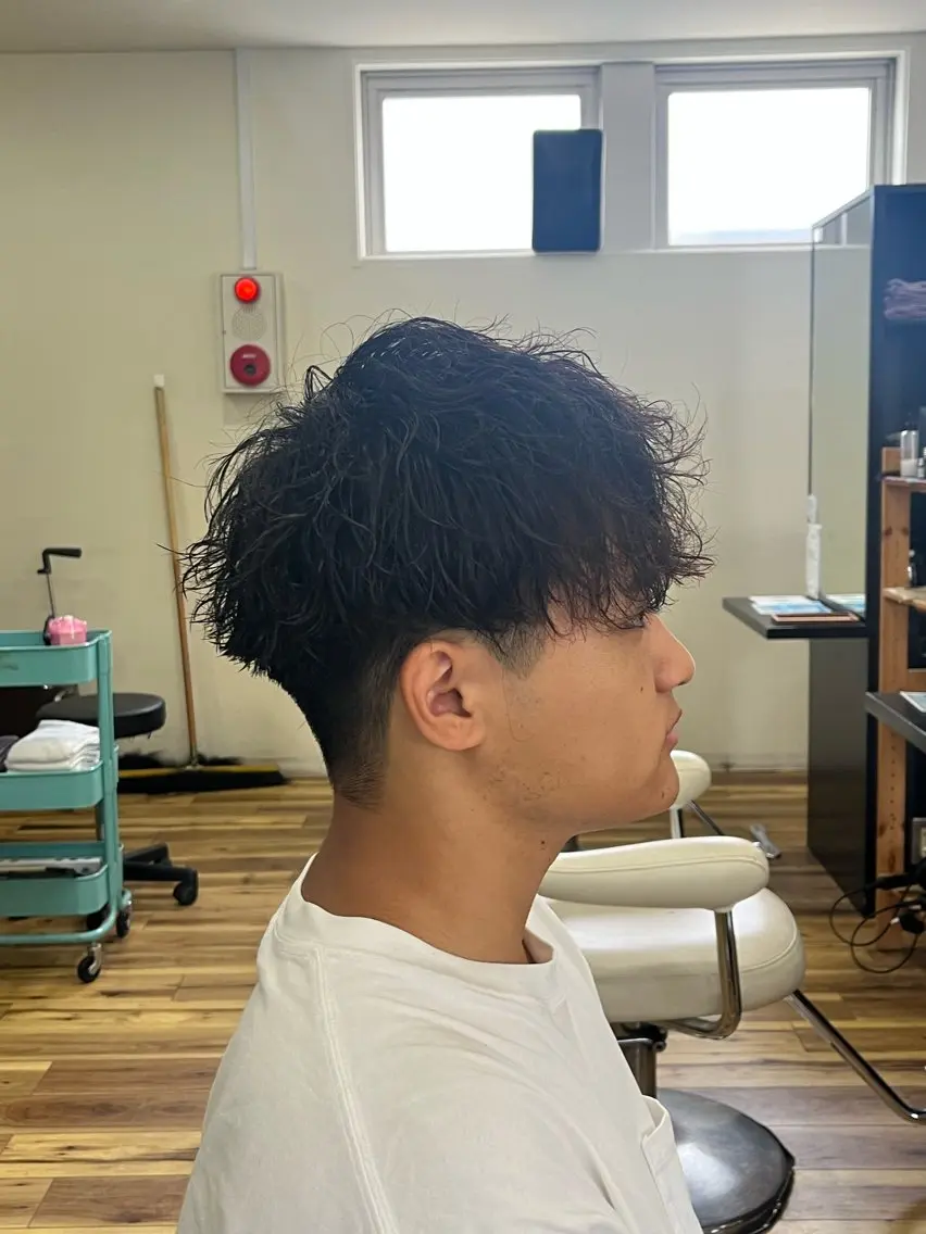 ショート パーマ ツイストスパイラルパーマ スパイラルパーマ カット パーマ メンズサロン関 紫雲(セキレンゲ)のヘアスタイル