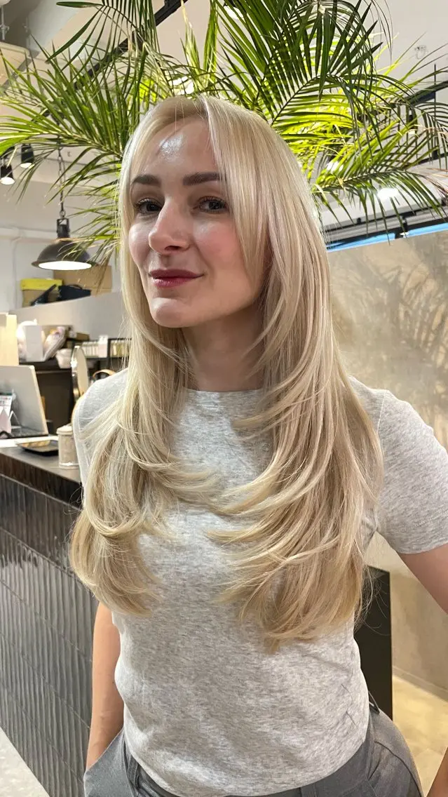 ロング Merlyosaka 早川未来のヘアスタイル