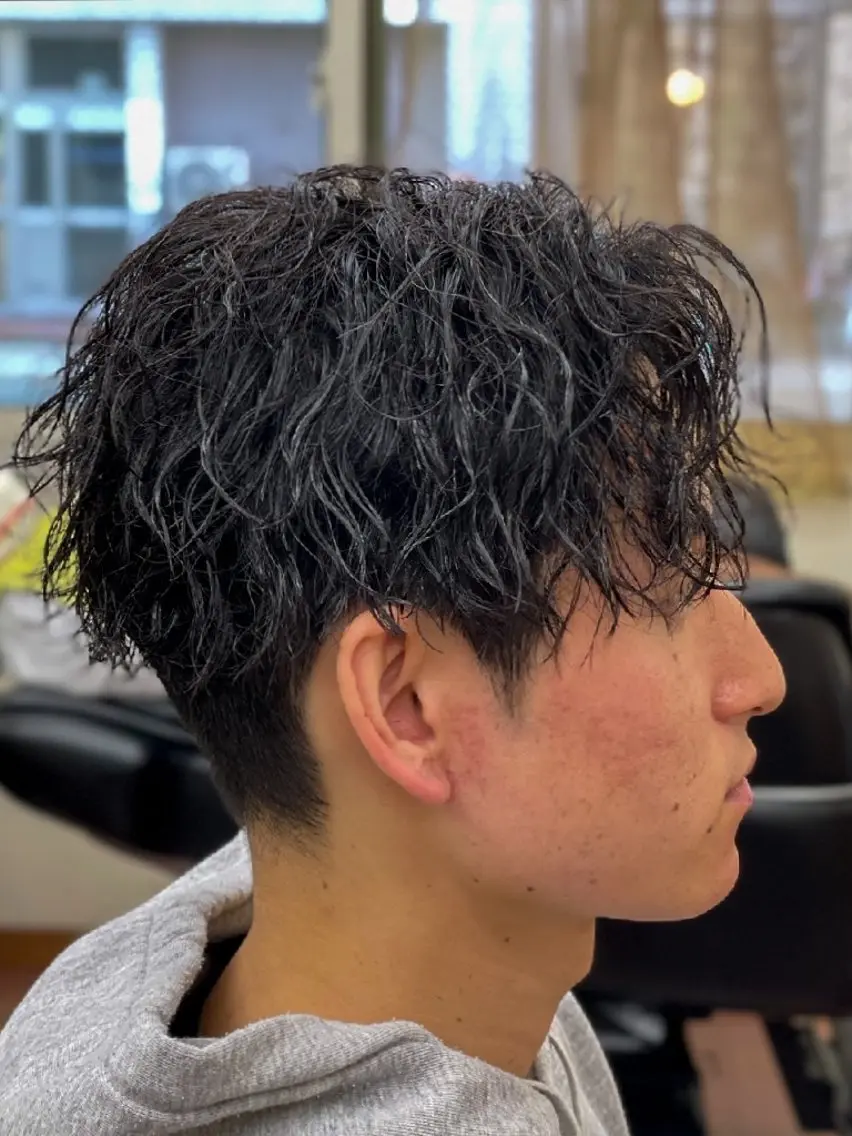 ミディアム メンズ パーマ 顔周りカット 泉 さつきのヘアスタイル