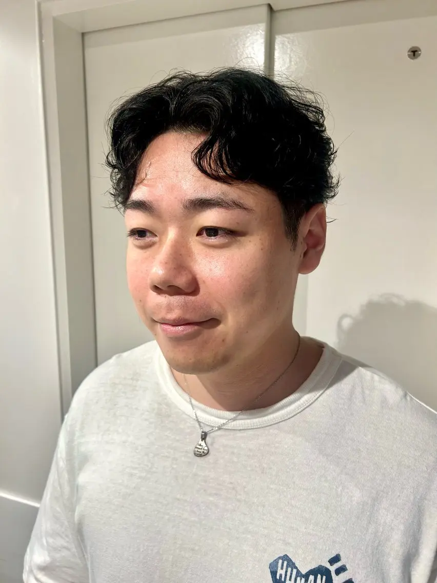 平日限定〔12時〜16時迄〕メンズカット+パーマ+ヘッドスパ10分の写真