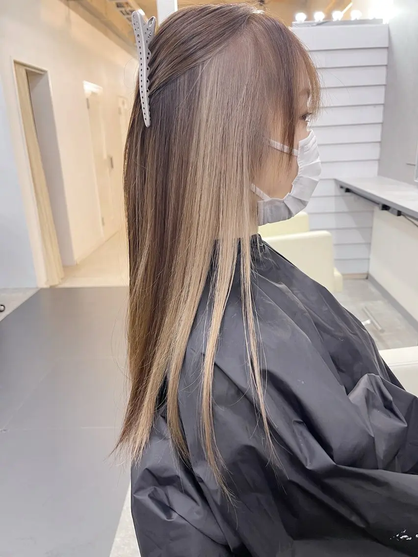 セミロング カラー ベージュカラー ハイトーンカラー ハイトーンベージュ ミルクティーベージュ ヘアカラー トリートメント AiM 大名　似合わせカットのヘアスタイル