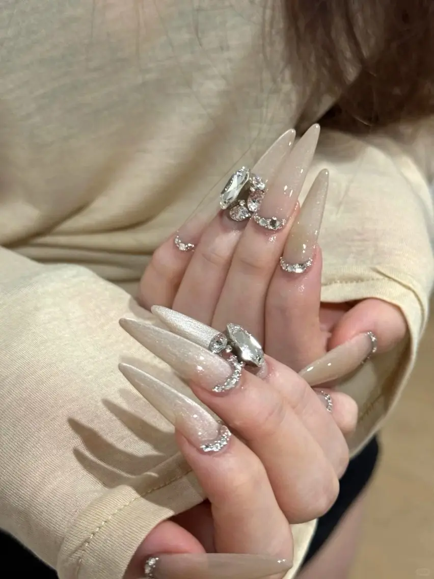 ネイル フレンチネイル ジェルネイル 韓国ネイル マグネットネイル 持ち込み ハンドネイル Mimi nail _Royalのネイルデザイン