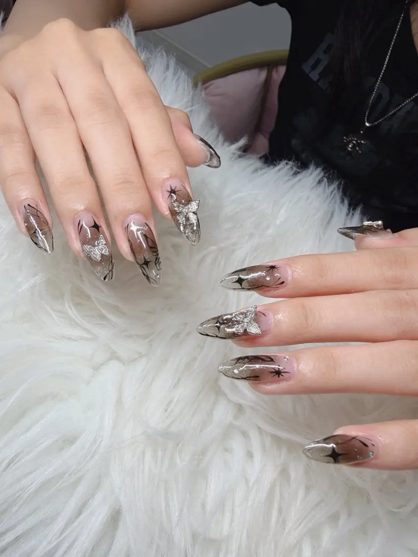 ネイル Lee Nailsのネイルデザイン