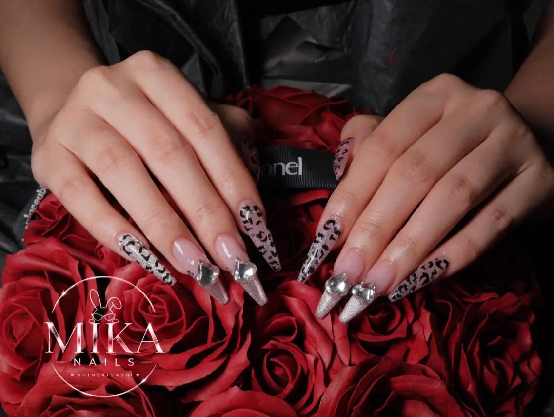 ネイル ガーリー キラキラネイル 韓国ネイル ロングネイル シンプルネイル ハンドネイル 🦊Genie🦊 Mika Nailsのネイルデザイン