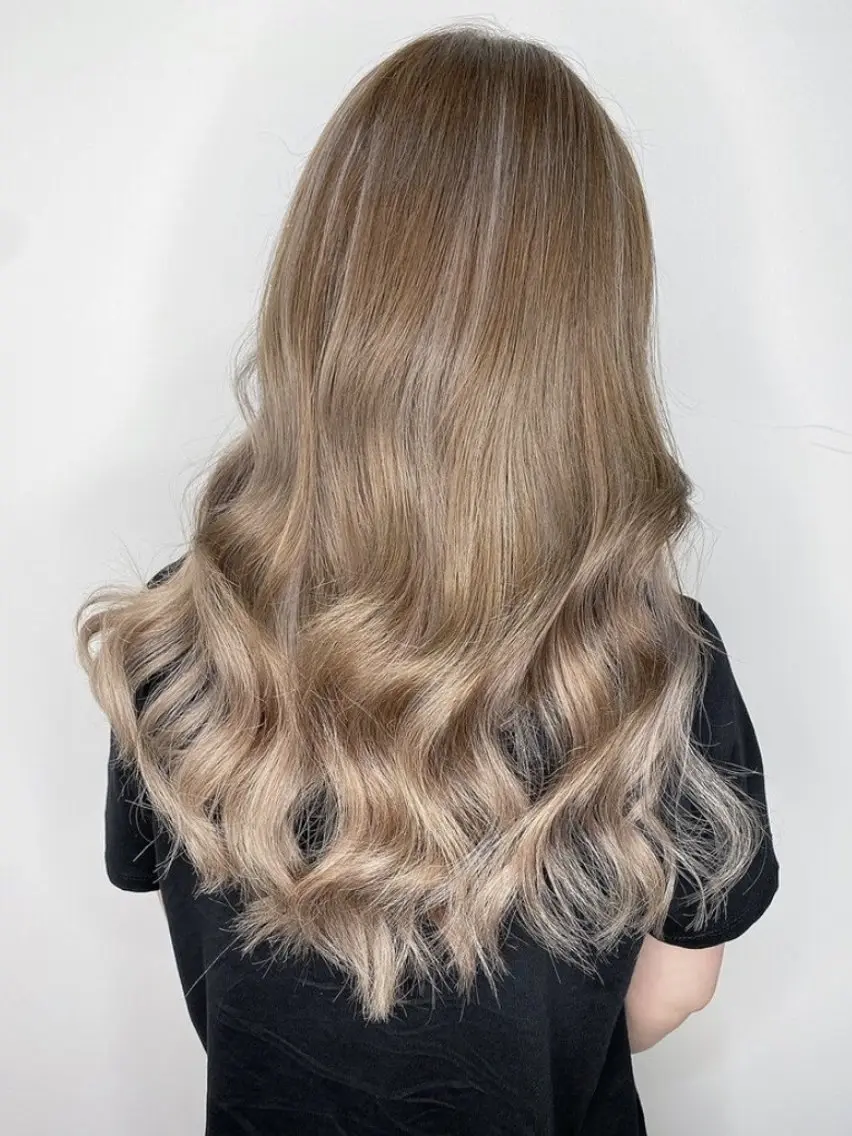 セミロング vizz SAKIのヘアスタイル