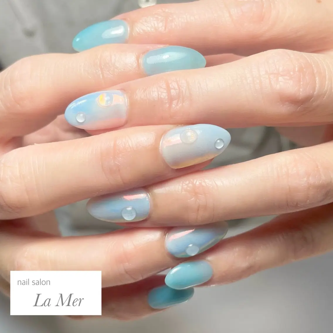 ネイル オーロラネイル ブルー ニュアンスネイル ぷっくりネイル ハンドネイル nailsalon La Merのネイルデザイン