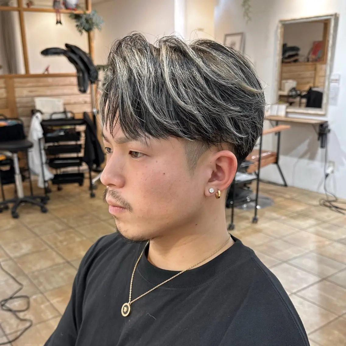 カラー メンズ メンズバレイヤージュ メンズメッシュ バレイヤージュ メッシュ 渋谷 メンズヘア⭐️ タニグチヨシユキのヘアスタイル
