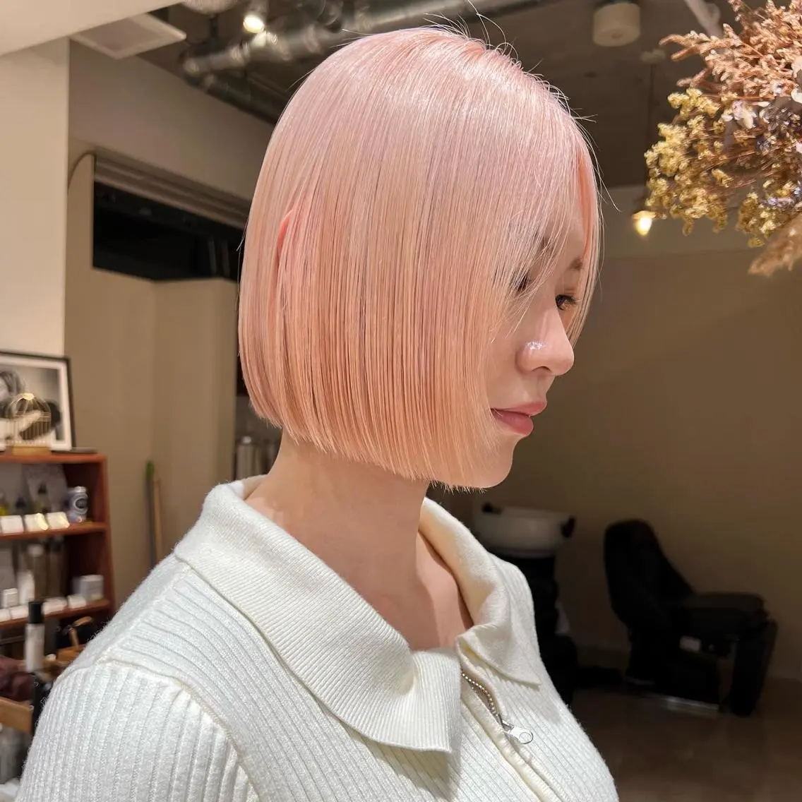 ミディアム カラー ヘアアレンジ ハイトーンカラー ボブ ✨まとまるボブ/ 切りっぱなし/ユキナのヘアスタイル