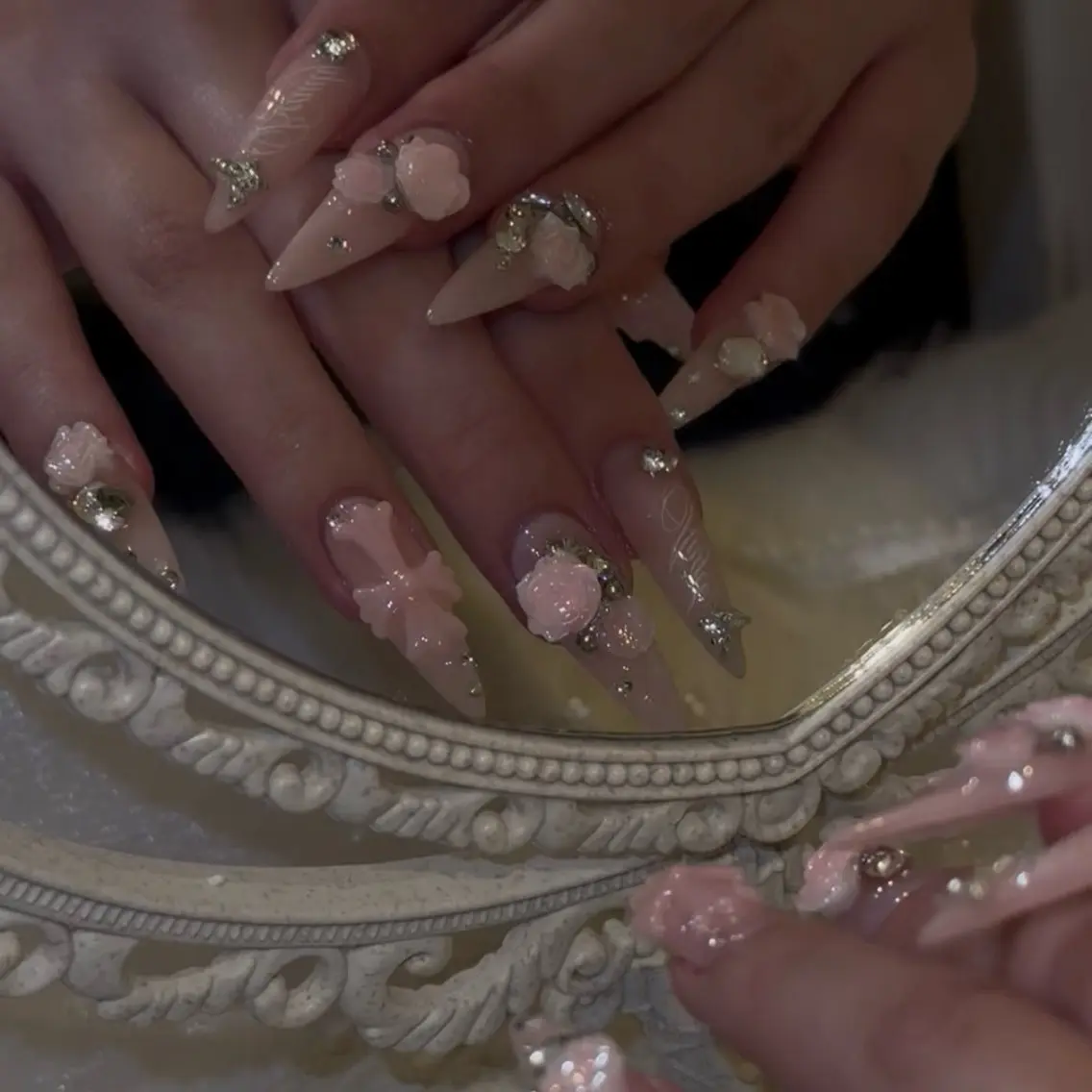 ネイル チークネイル ドット フットネイル フレンチネイル グラデーション ハンドネイル ハンドケア Nihonthy Nail 新宿のネイルデザイン