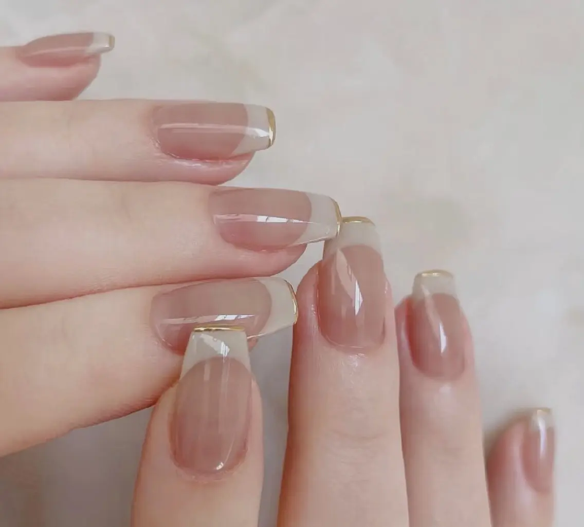 ネイル チークネイル 長さ出し フレンチネイル ジェルネイル キラキラネイル ハンドネイル UM Nail Salonのネイルデザイン