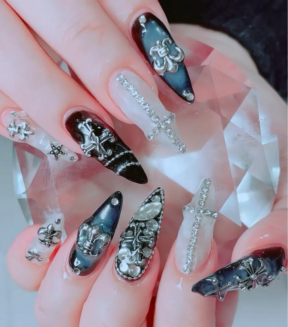 ネイル チークネイル フレンチネイル ガラスフレンチ グラデーション キラキラネイル ハンドネイル Rin Nail 新大久保店のネイルデザイン