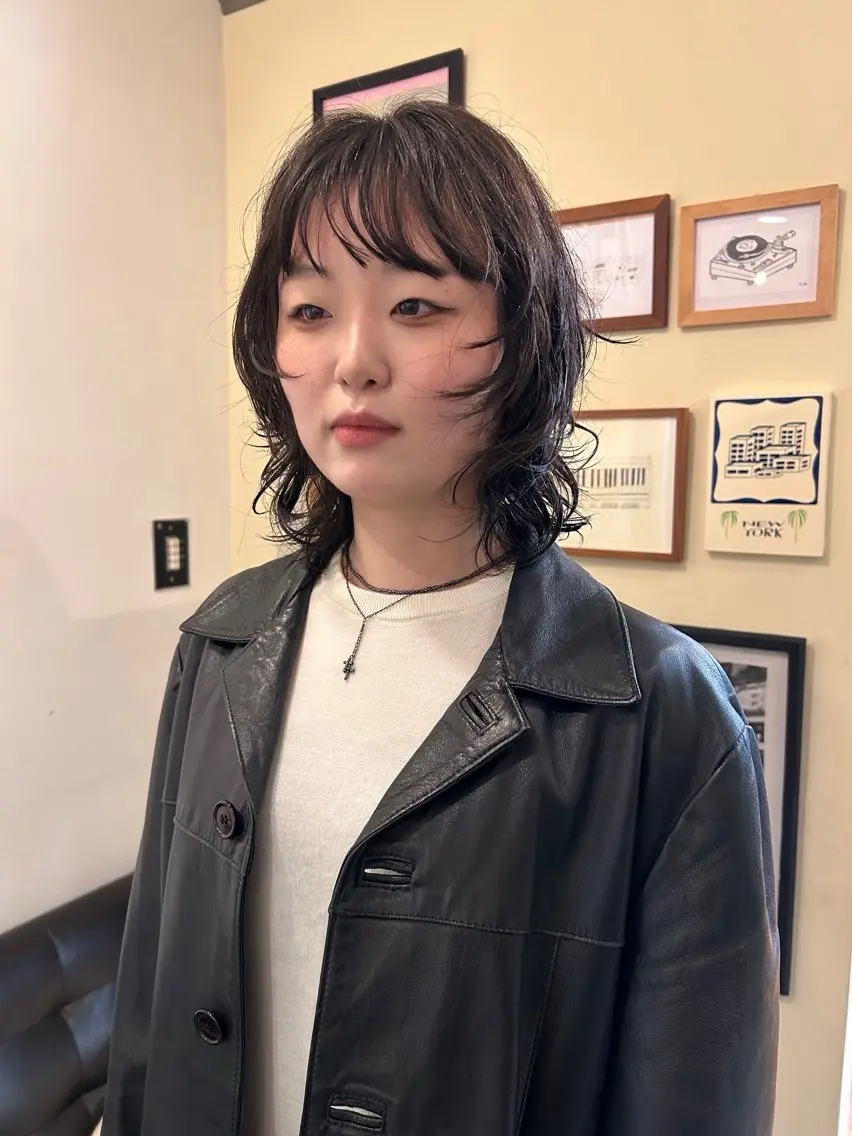 ミディアム ミディアムパーマ SUNSUNSUN 斎藤天海のヘアスタイル