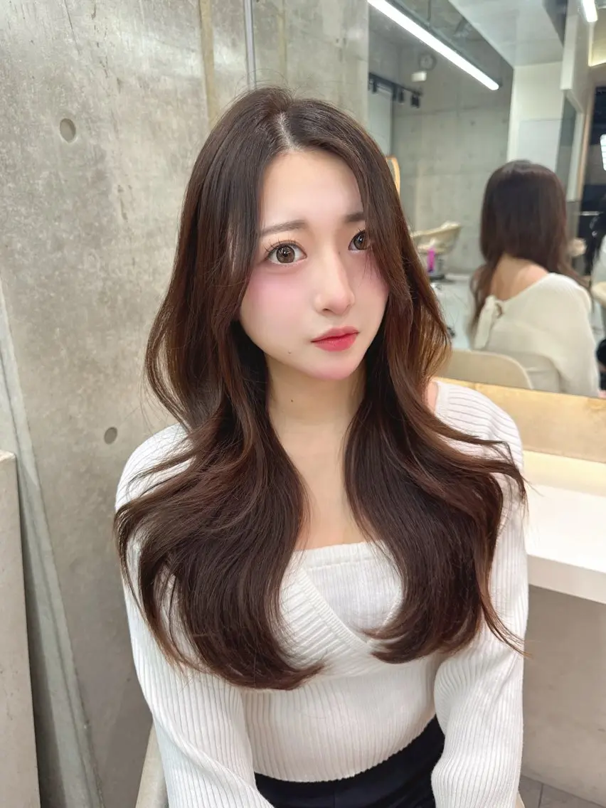 ロング カラー カット ヘアカラー トリートメント shion 透明感カラーのヘアスタイル