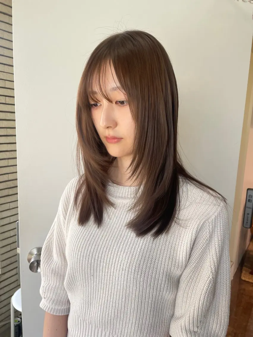 ミディアム カラー ベージュカラー オリーブベージュ 顔まわりレイヤー レイヤーカット 小顔カット カット ヘアカラー トリートメント レイヤーカット🎀 kanaのヘアスタイル