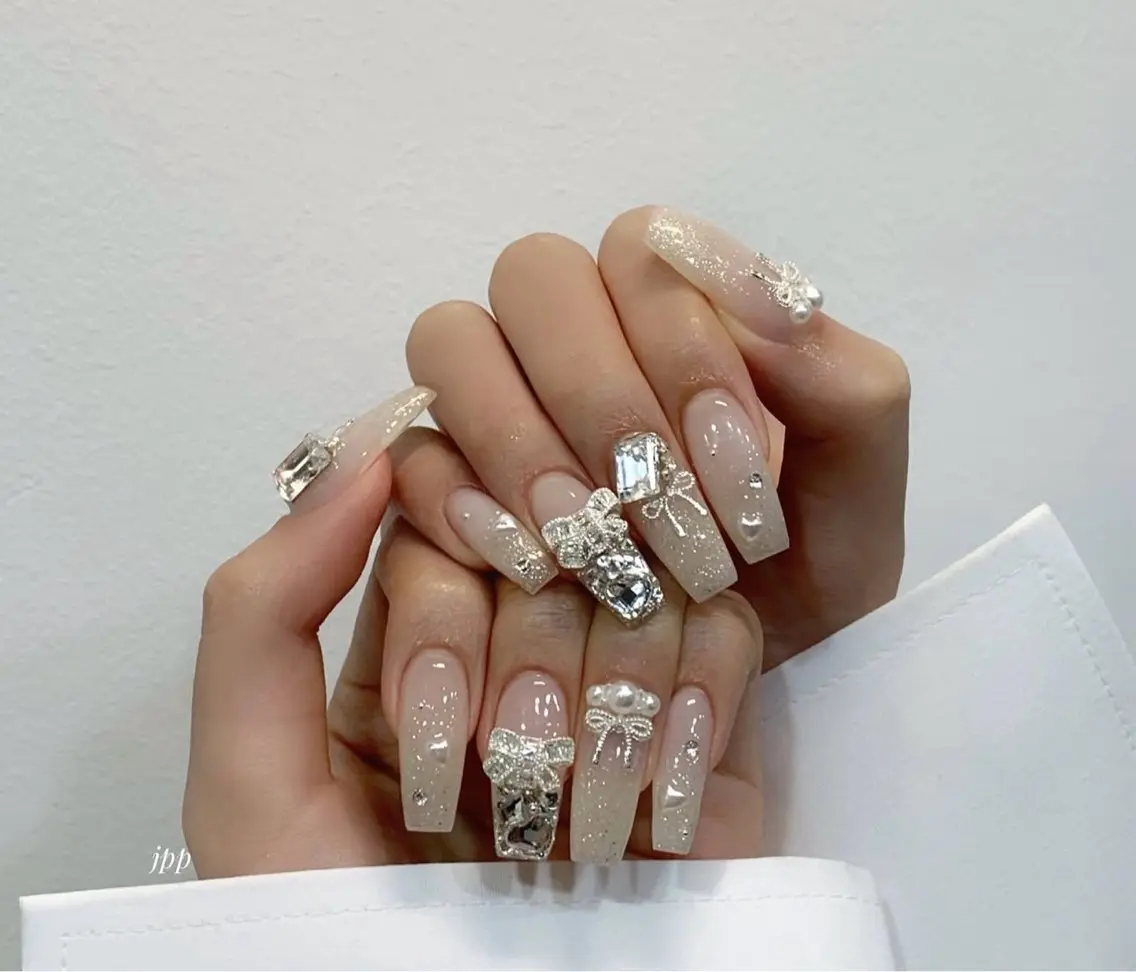 ネイル グラデーション キラキラネイル ワンカラーネイル 冬ネイル Jenn Nail Salonのネイルデザイン