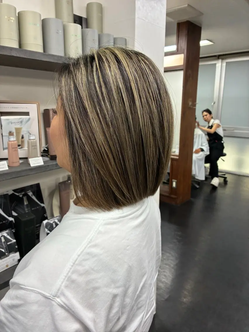 ショート ハイライト ヘアカラー トリートメント 桝田 友美のヘアスタイル